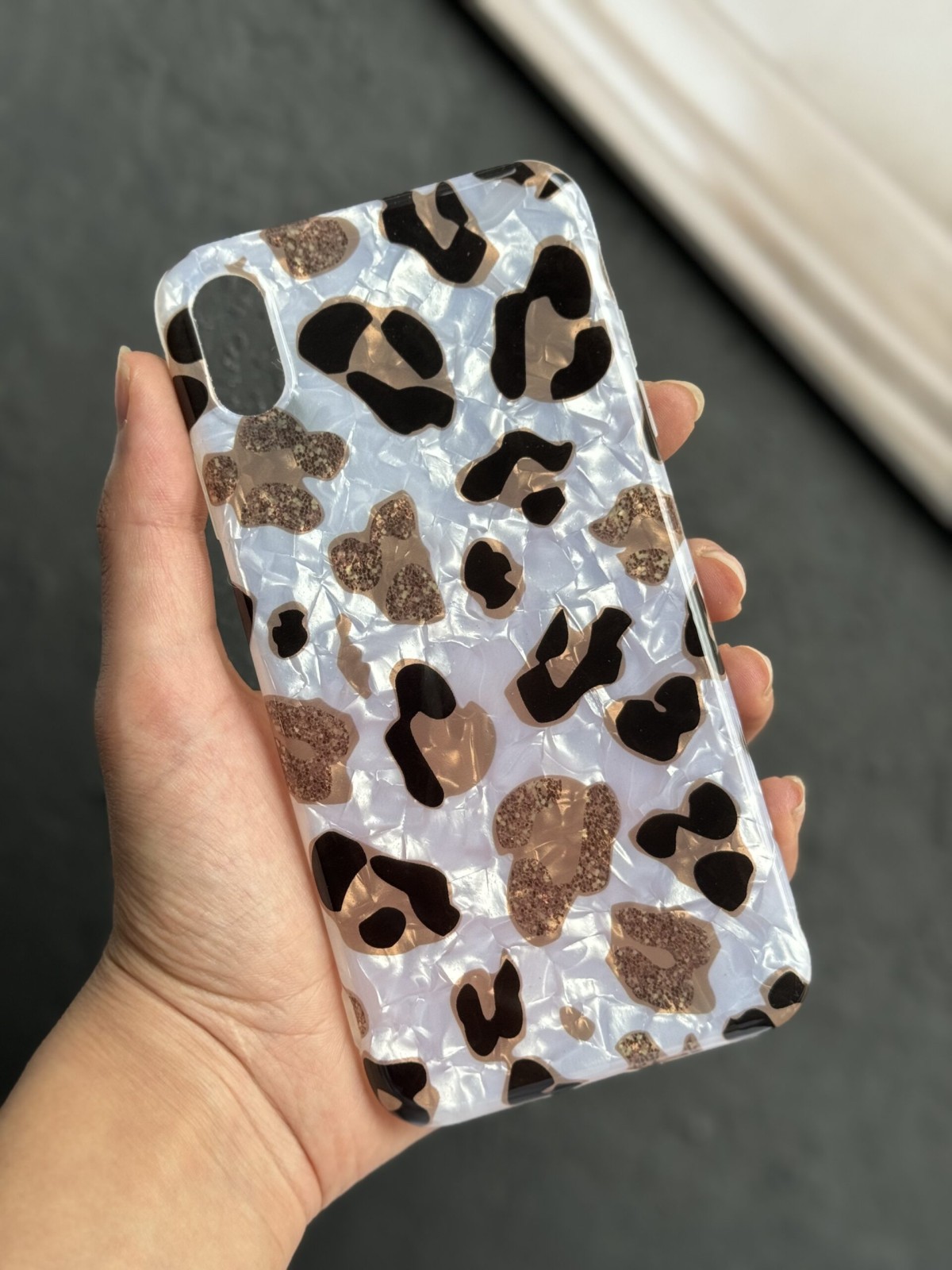 قاب موبایل آیفون آیس پلنگی سفید