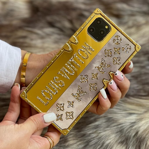 قاب موبایل آیفون لویی ویتون گلد ادیشن نگین دار