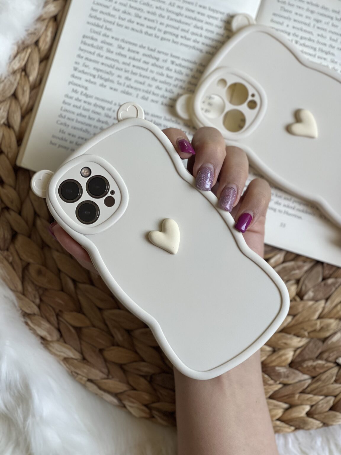 قاب موبایل آیفون گوش قلبی تک قلب کرمی