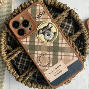 قاب موبایل آیفون باربری وینتیج استایل سگ قهوه ای محافظ لنزدار