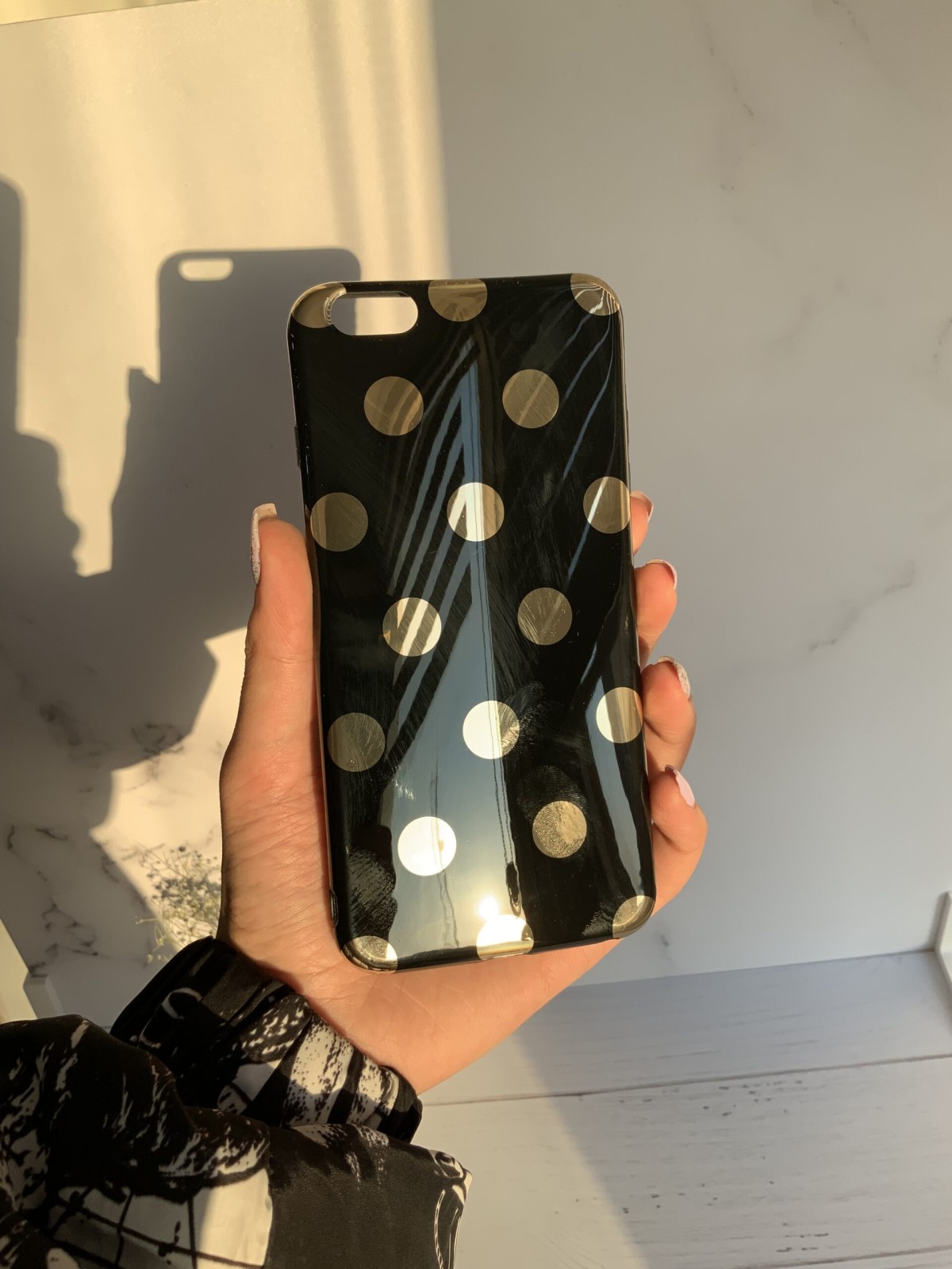 قاب موبایل آیفون خالخالی مشکی طلایی