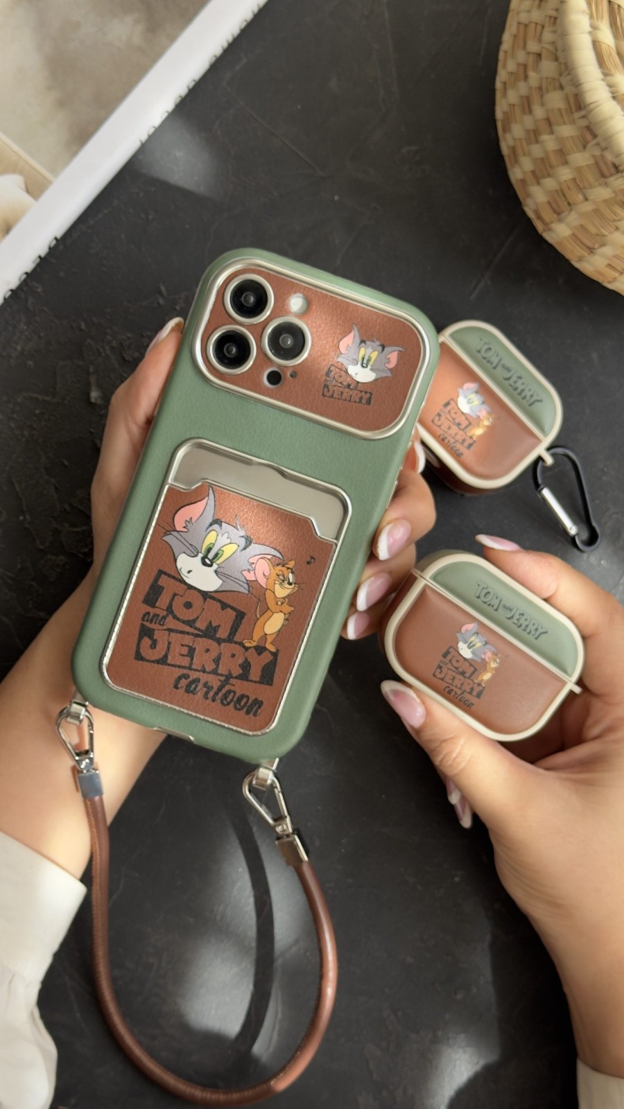 کاور ایرپاد تام و جری سبز و قهوه ای