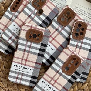 قاب موبایل آیفون باربری لندن محافظ لنزدار