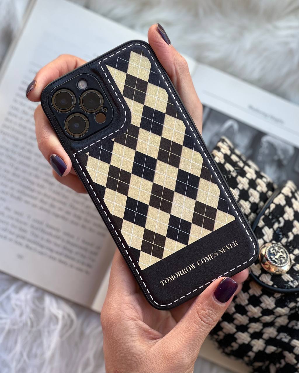 قاب موبایل آیفون دیپلمات چهارخونه محافظ لنزدار