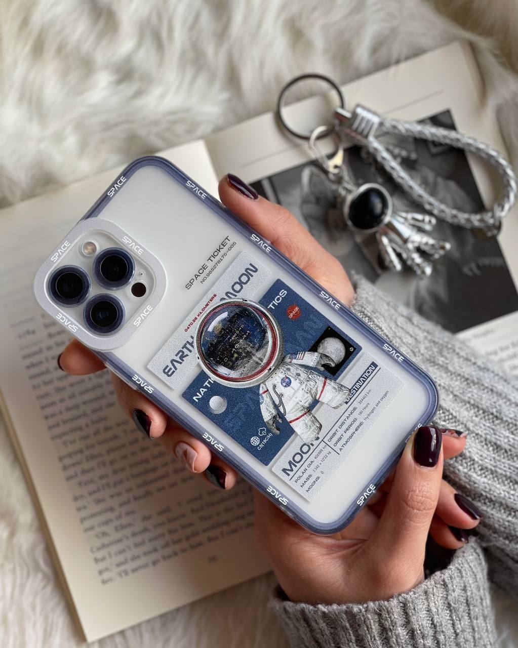 قاب موبایل آیفون آرمسترانگ کره ماه فضایی آبی محافظ لنزدار