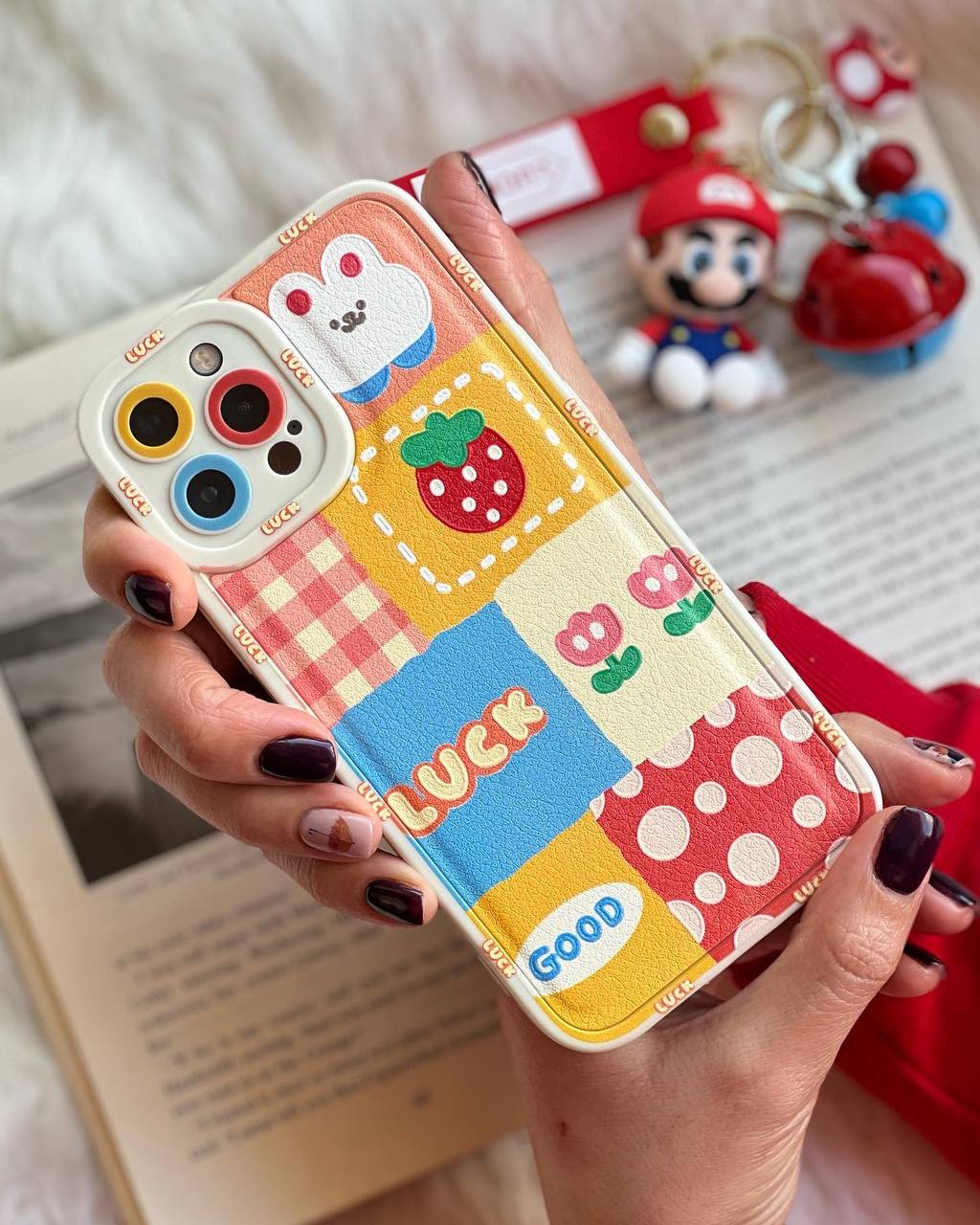 قاب موبایل آیفون خانه انگلیسی توت فرنگی محافظ لنزدار