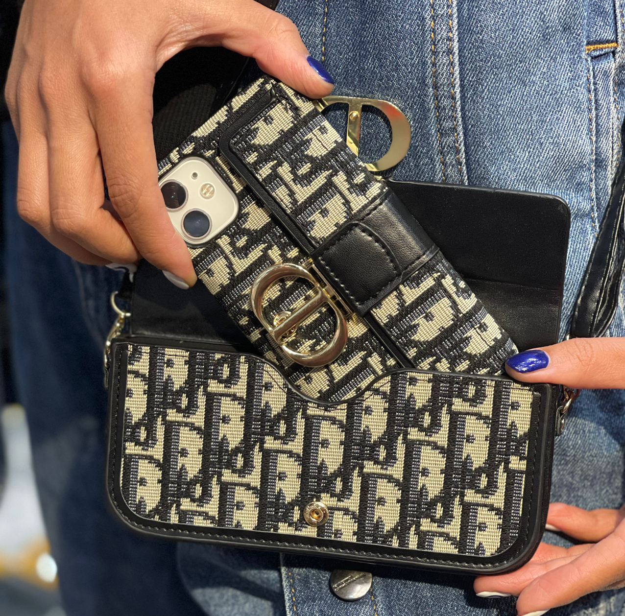 قاب موبایل آیفون دیور چرم و پارچه ای قفل فلزی جاکارتی