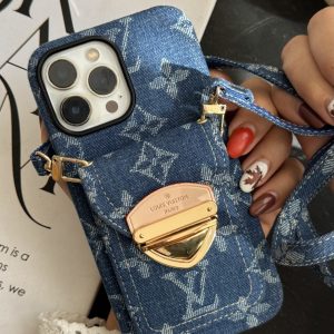 قاب موبایل آیفون لویی ویتون جین استایل جاکارتی دار + بندست