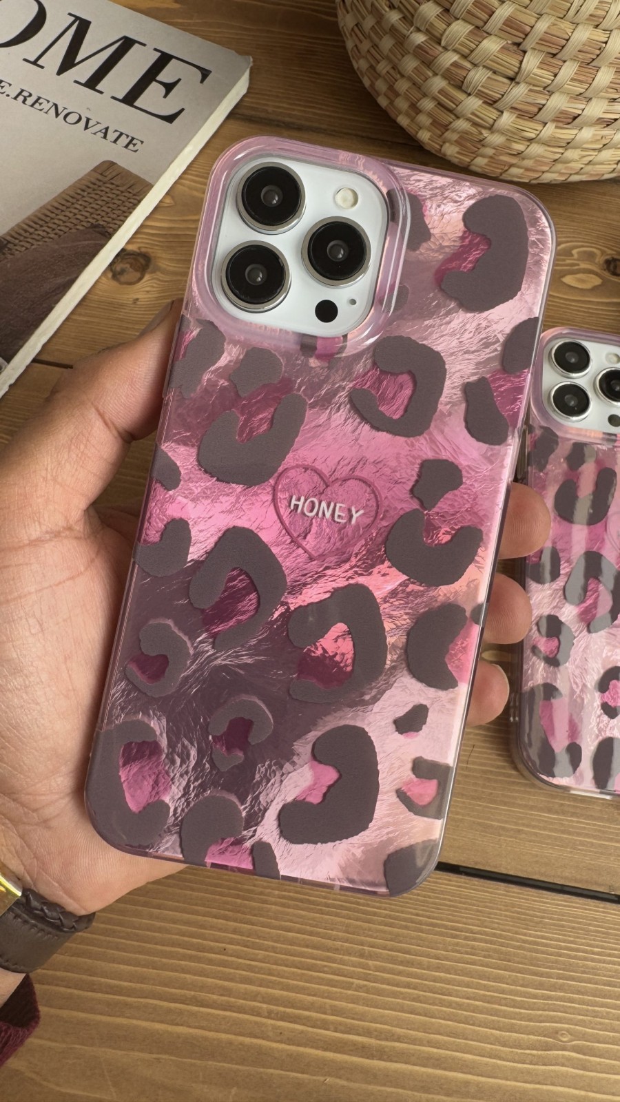 قاب موبایل آیفون پلنگی صورتی قلب هانی