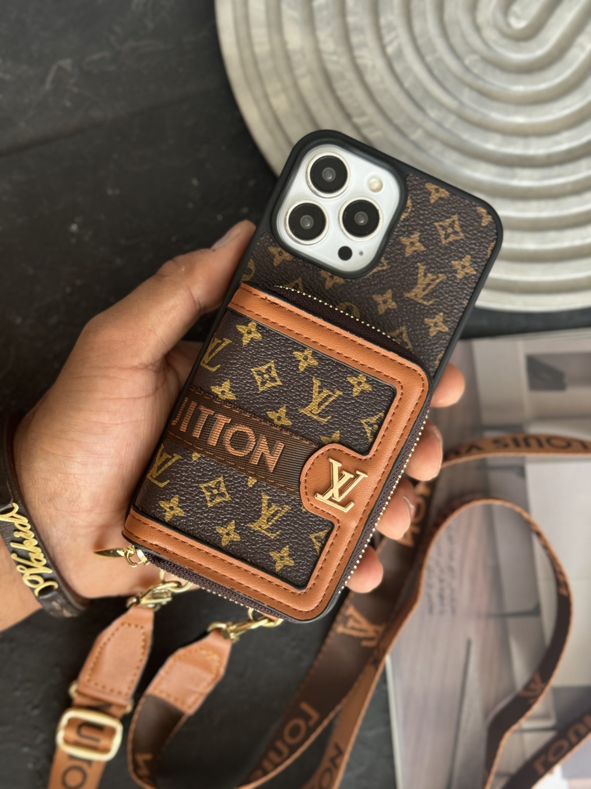 قاب موبایل آیفون لویی ویتون بگی والت جاکارتی