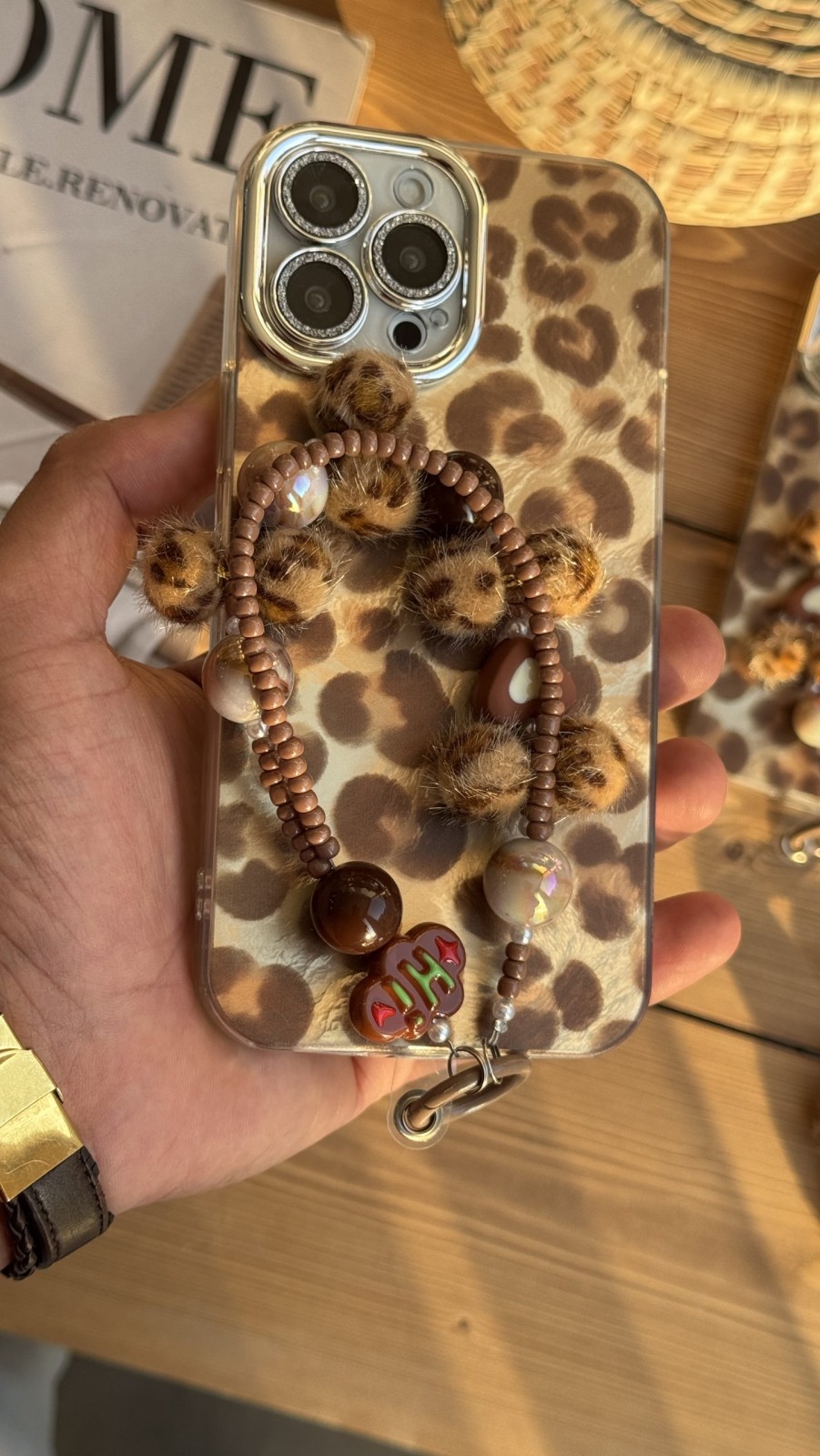 قاب موبایل آیفون چشم پلنگی شاینی + بندست