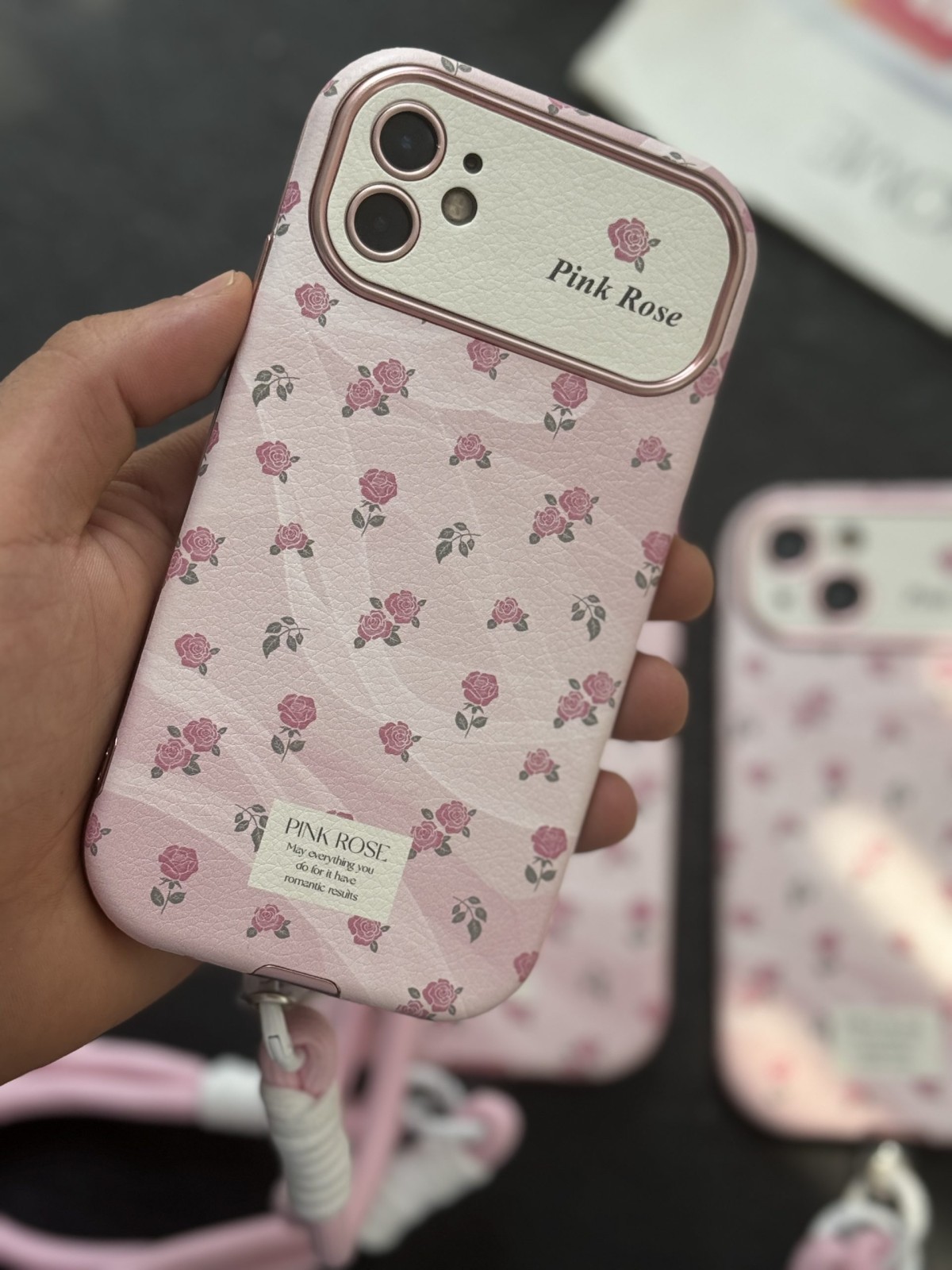 قاب موبایل آیفون شاخه گل رز صورتی بدون بند