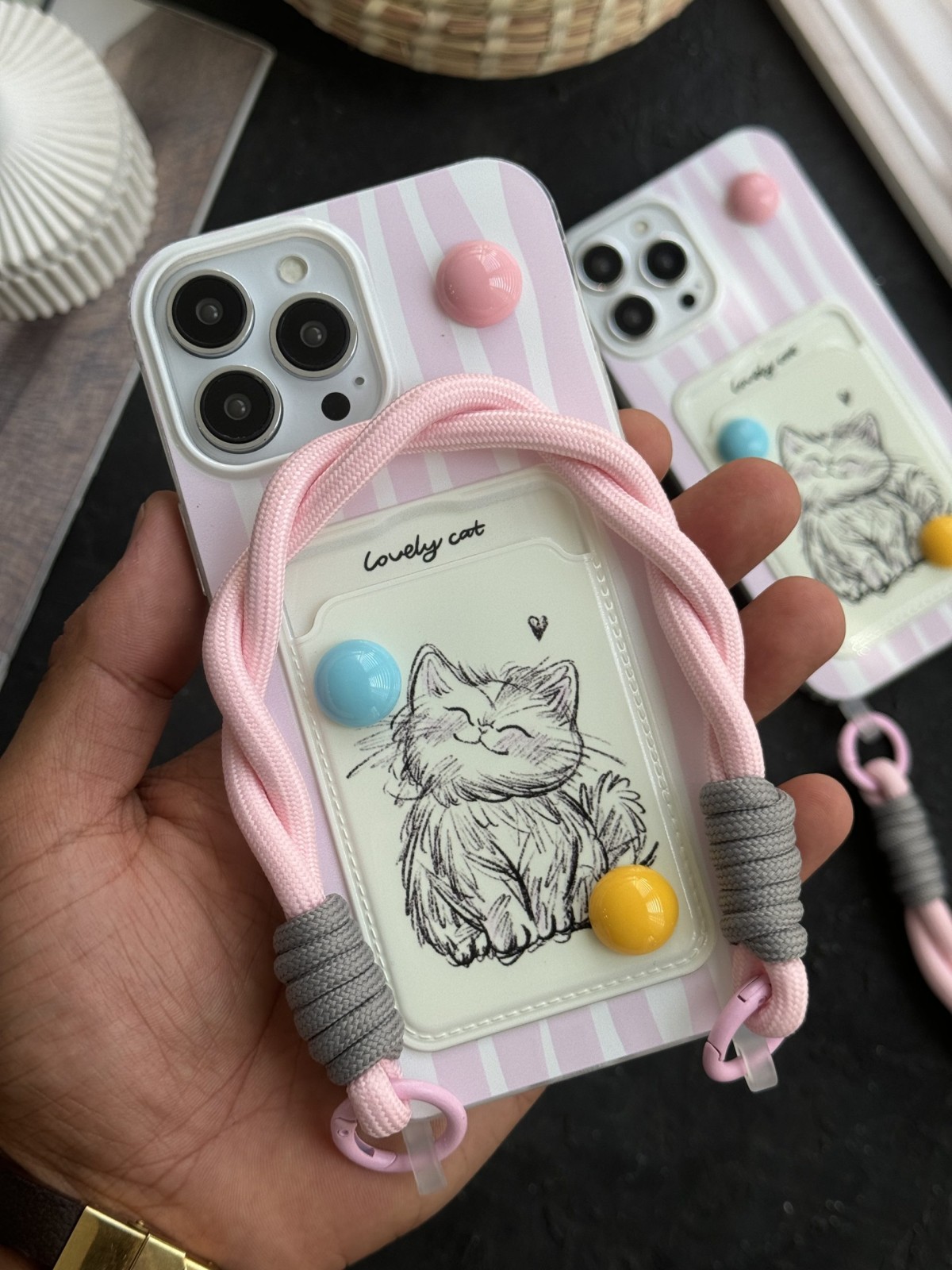 قاب موبایل آیفون گربه نقاشی لاولی جاکارتی بندست