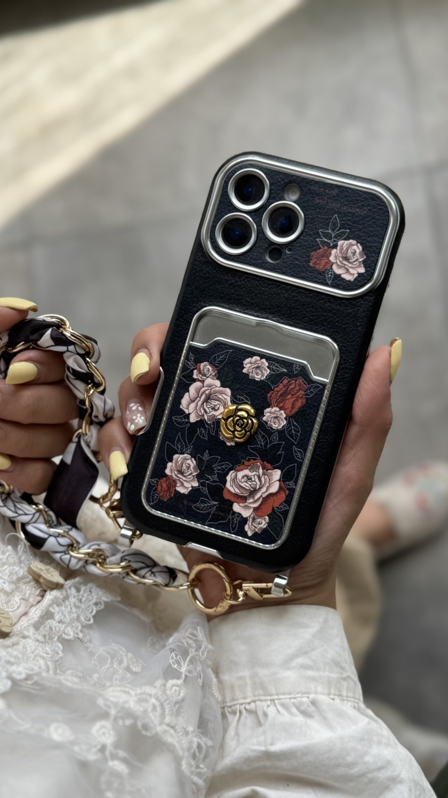 قاب موبایل آیفون گل رزا نرا جاکارتی دار + بندست اسکارف