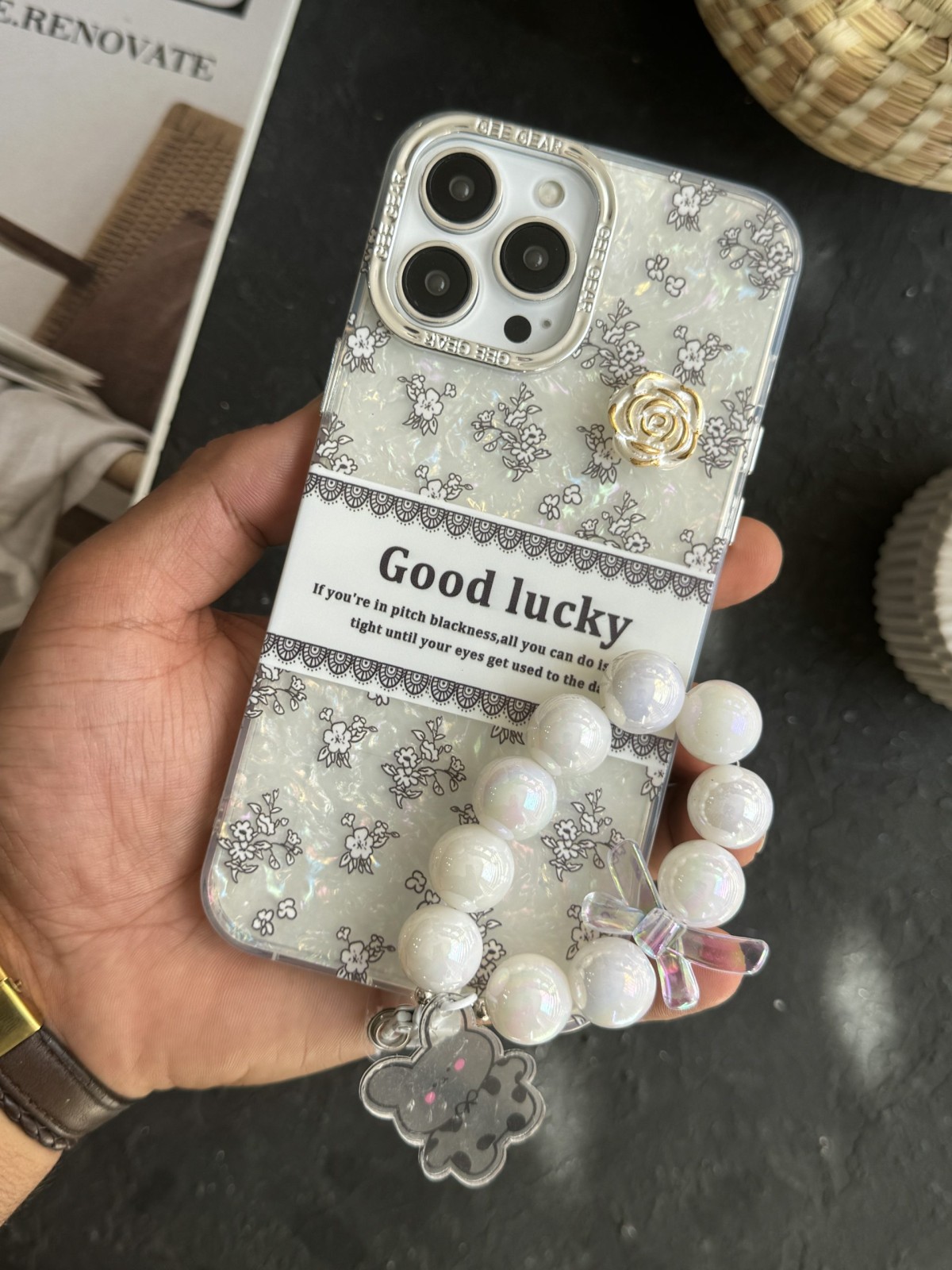 قاب موبایل ( آیفون - سامسونگ - شیائومی ) گل شانس صدفی + بندست