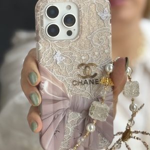 قاب موبایل آیفون شنل سابرینا + بندست کویین