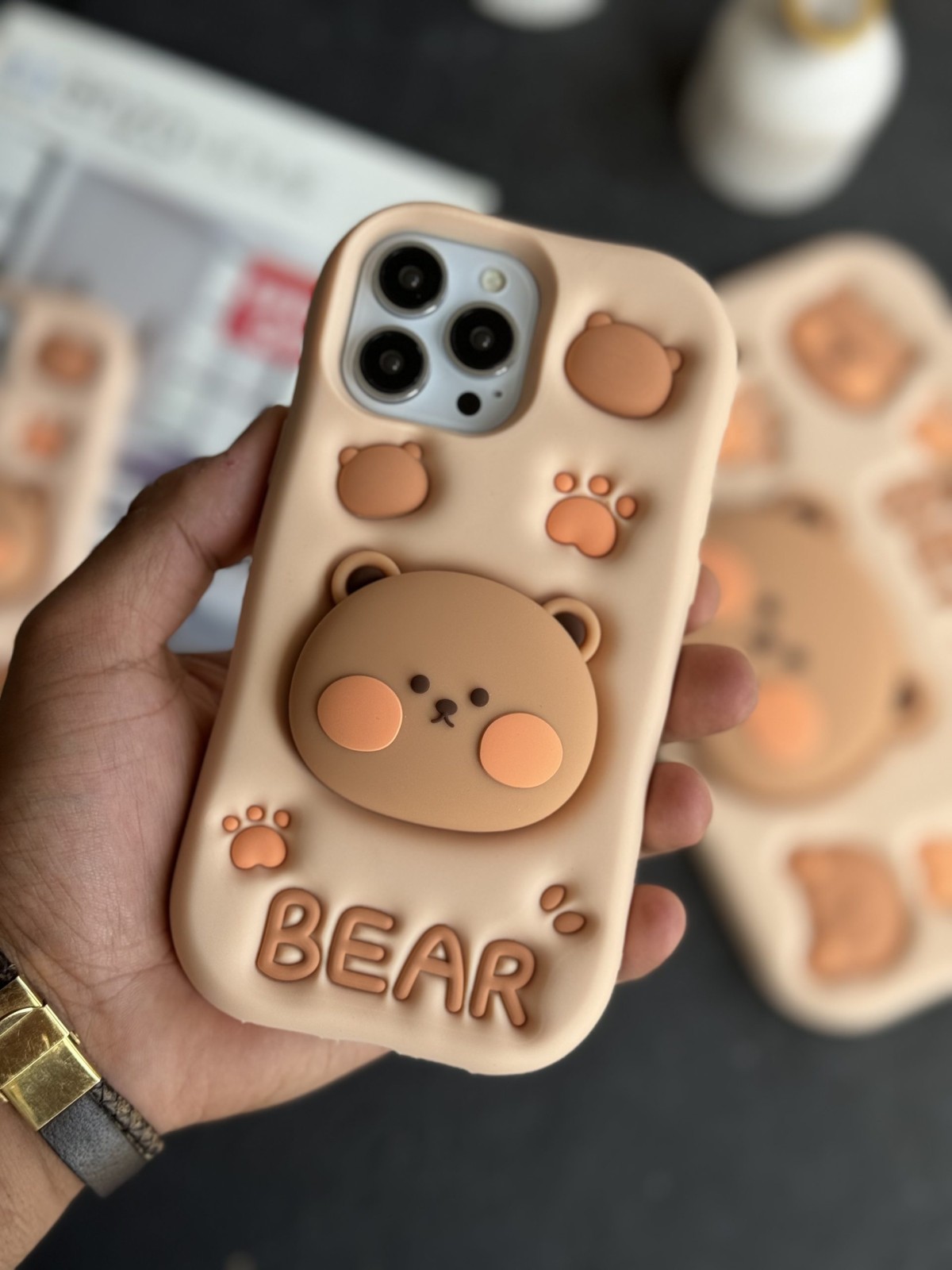 قاب موبایل آیفون پنجه خرس تدی قهوه ای ( Bear ) سیلیکونی استندشو