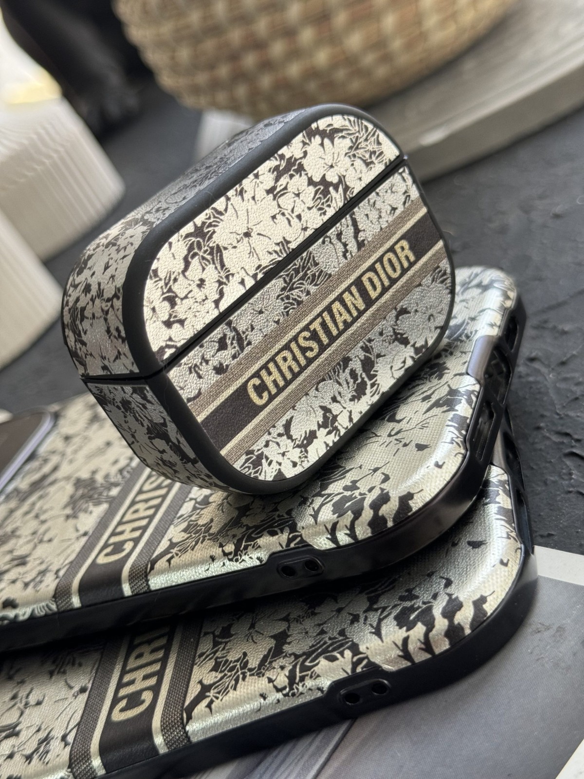 کاور ایرپاد دیور گلدار نقره ای محافظ لنزدار