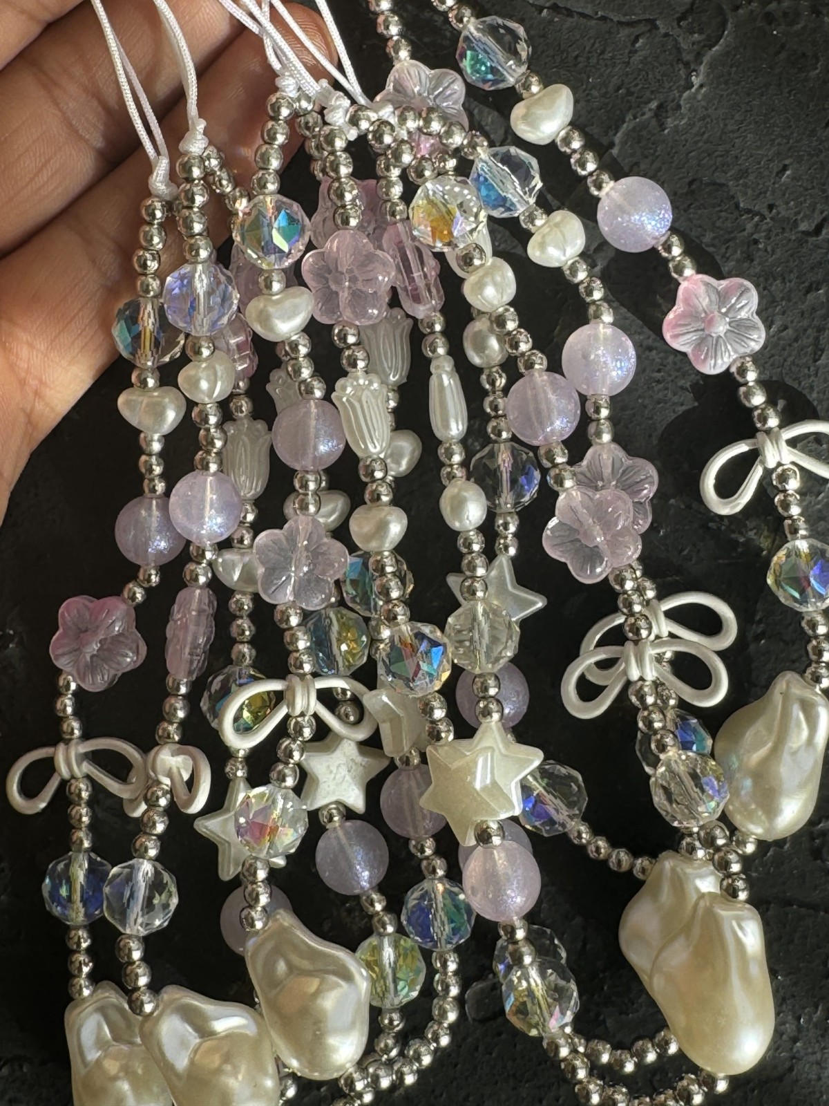 بند و آویز گل شمعدونی صورتی و سفید