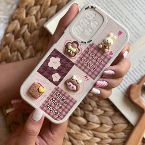 قاب موبایل آیفون دختر و بیسکوئیت برجسته قهوه ای کرم محافظ لنزدار